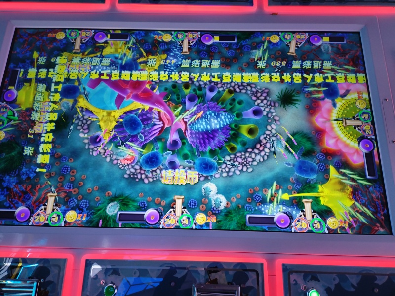 High-Definition LCD Screen Display of Ocean Fish Hunting Arcade Game with Gold Bosses